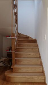 schody dab beton balustrada deski 1 e1689673399949 -